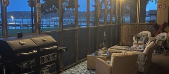 Viehättävä Waterfront yhden makuuhuoneen Guest Cottage