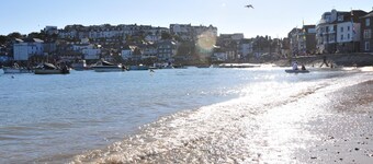 Cornish Pearl. Spacious three bedroom cottage 400 yards to the beach inc parking