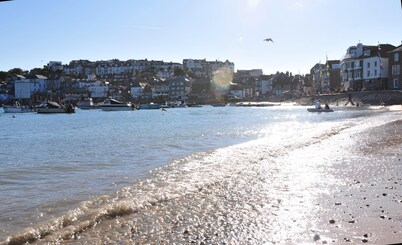 Cornish Pearl. Spacious three bedroom cottage 400 yards to the beach inc parking