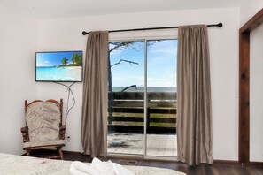 2 bedrooms, free WiFi, bed sheets - Gulf front home w/ views in most rooms! Amethyst Dunes (Indian Pass)