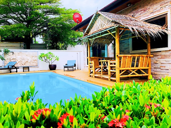 4 Bedrooms Villa | Terrace/patio