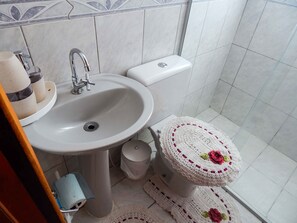 Family House, 2 Bedrooms | Bathroom | Shower, towels