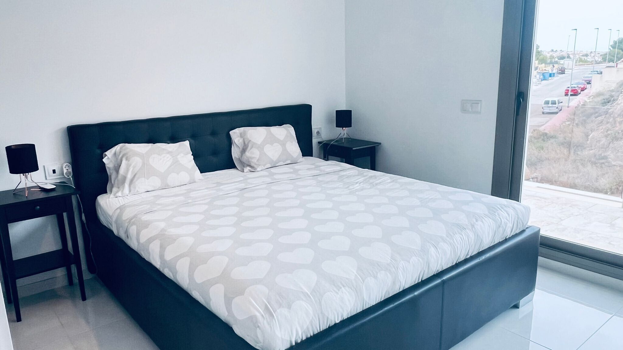 3 chambres, fer et planche à repasser, Wi-Fi, draps fournis