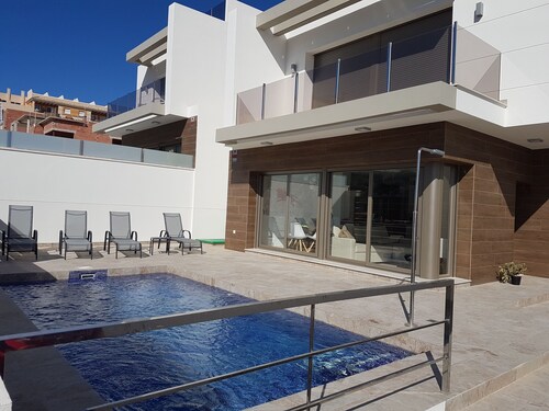 Luxury villa with private swimming pool 6 (to 8) people