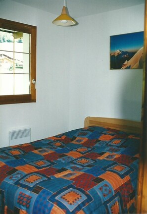 2 chambres, fer et planche à repasser