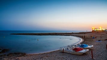Una spiaggia nelle vicinanze
