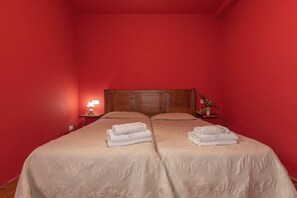 4 bedrooms, travel cot, free WiFi, bed sheets