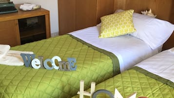 3 bedrooms, iron/ironing board, internet, bed sheets