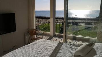 2 slaapkamers, een strijkplank/strijkijzer, reisbedje, gratis wifi