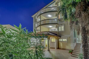 Exterior - Villa in Crikvenica, sea view, pool, close to the beach (Crikvenica)