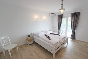 1 bedroom, free WiFi, bed sheets - Vacation apartment with beautiful lake view - 10 m from the sea - (Betina)