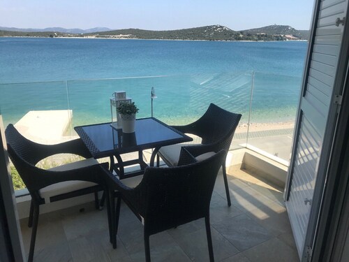 Vacation apartment with beautiful lake view - 10 m from the sea -