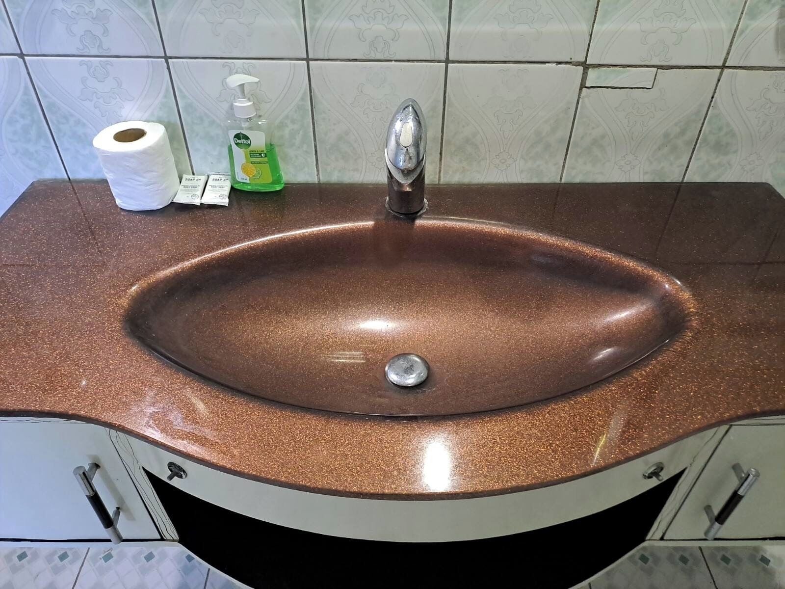 Standard Room With Air Conditioning | Bathroom | Shower, free toiletries, towels