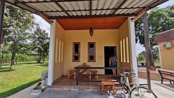 Vista frontal de la propiedad