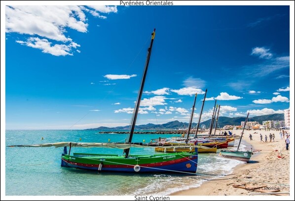 Plage à proximité, chaises longues