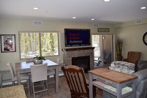 Dining - Mountain Views! Elevated Balcony!  Walk to the Bavarian, Hiking trails, Lift 4 (Taos Ski Valley)
