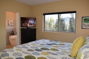 2 bedrooms, iron/ironing board, free WiFi, bed sheets - Mountain Views! Elevated Balcony!  Walk to the Bavarian, Hiking trails, Lift 4 (Taos Ski Valley)