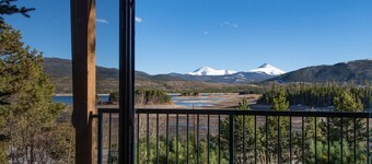 Lake Forest Shoreview Condo: Fantastic Views