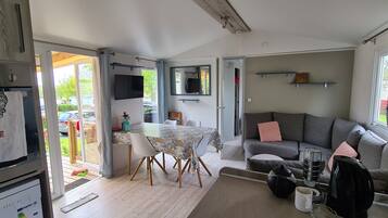 Fernseher, DVD-Player, Stereoanlage