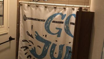 Towels, soap, shampoo, toilet paper