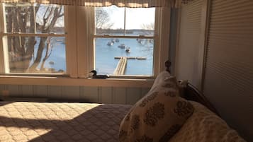 5 bedrooms, iron/ironing board, WiFi, bed sheets