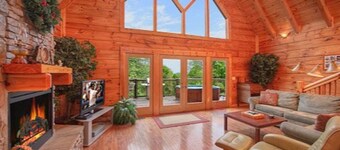 Most Unique Cabin in Smokies,HotTub+Gameroom Voted by Southern living Magazine!