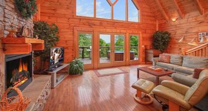 Most Unique Cabin in Smokies,HotTub+Gameroom Voted by Southern living Magazine!