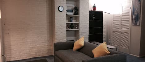 Smart TV, DVD player, video library
