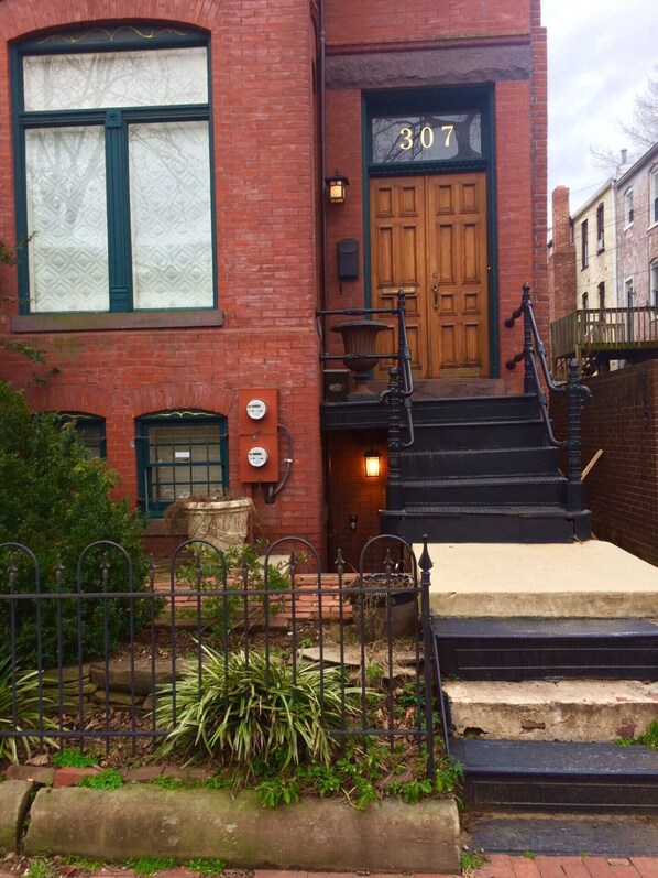 تفاصيل الفندق من الخارج