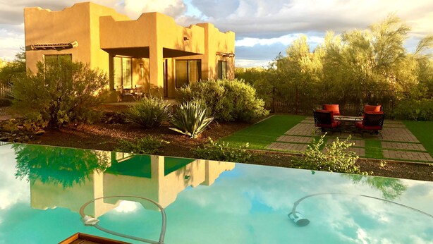 A modern house with a swimming pool, surrounded by greenery and a clear sky. - Casita Del sol, 1 BR 1BA-Sleeps 2. Minimum Stay 4 nights. Great North Phoenix (Phoenix)