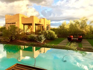 A modern house with a swimming pool, surrounded by greenery and a clear sky. - Casita Del sol, 1 BR 1BA-Sleeps 2. Minimum Stay 4 nights. Great North Phoenix (Phoenix)