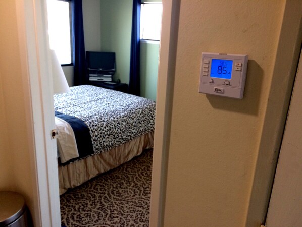 2 chambres, fer et planche à repasser, Wi-Fi, draps fournis