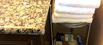 Cozy guest house , Disney / knott's berry family friendly border of la & oc