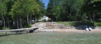 Sunsets,140' on Torch Lk,Lg Dock,Hot Tub,Tennis/Pickle Crt,Kayaks,Play/swing set