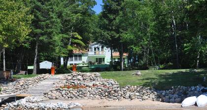 Impresionantes puestas de sol en 140 'Torch Lake Waterfront ~ Dock ~ Decking ~ Kayaks!