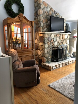 Smart TV, fireplace