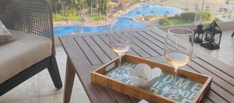 Breathtaking Sunsets, Beautiful Luxury Condo, Oceanfront in Shangrila 