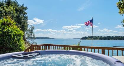 Anderson Island Luxury Beach Home. Kayak, HotTub, Paddle board, Beachfront.