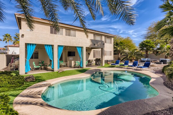 Piscina all'aperto, una piscina riscaldata