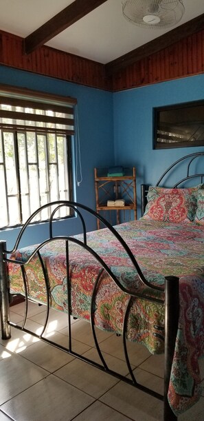 3 عدّة غرف نوم وسرير سفر وواي فاي وملاءات أسرّة