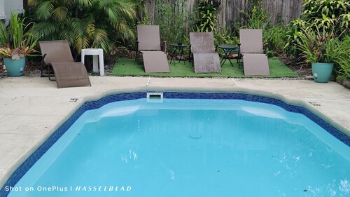 4 Bedrooms 3000 sqf Pool Home - Jetted Tub & Rain Shower in Master Bathroom 