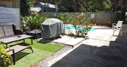 4 Bedrooms 3000 sqf Pool Home - Jetted Tub & Rain Shower in Master Bathroom