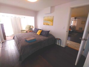 4 Schlafzimmer, Schreibtisch, Bügeleisen/Bügelbrett, Reisekinderbett