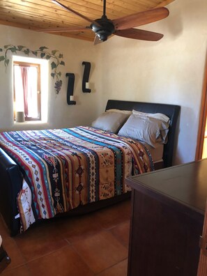 1 chambre, fer et planche à repasser, Wi-Fi, literie fournie