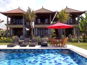 Outdoor pool - Khalisha Villa (Mendoyo)