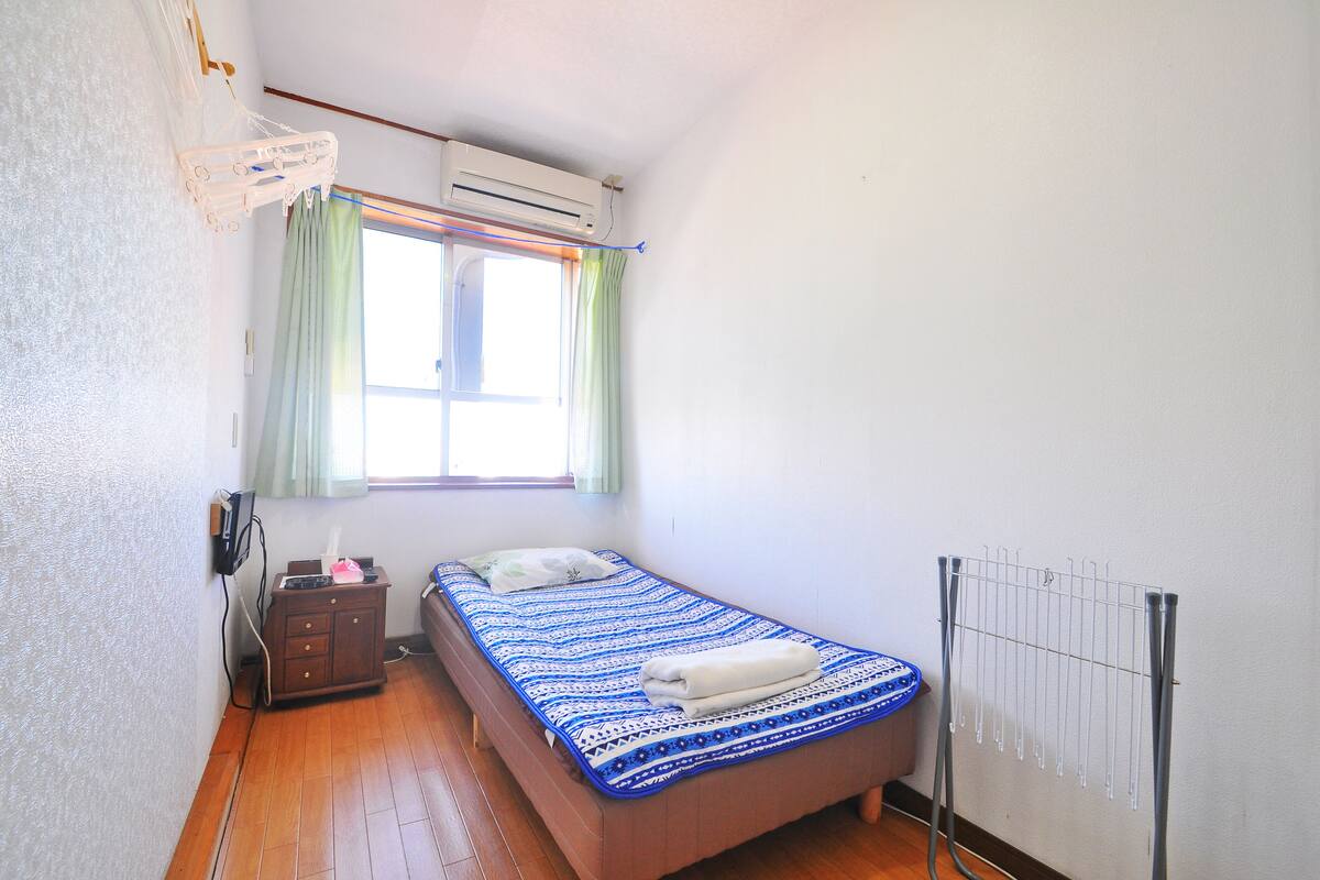Einzelzimmer, Nur Männer (203, 2nd floor) | Bügeleisen/Bügelbrett, kostenloses WLAN