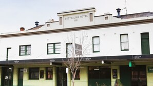 Front of property - The Australian Hotel Motel Yass (Yass)