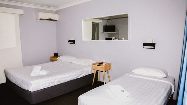 Bed sheets - The Australian Hotel Motel Yass (Yass)