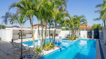 2 outdoor pools, free cabanas, sun loungers