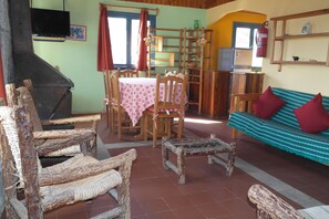 Family Cabin, 3 Bedrooms, Accessible, Private Bathroom (6 pax) | Individually decorated, individually furnished, bed sheets - Cabañas Los Tamarugos (Los Vilos)